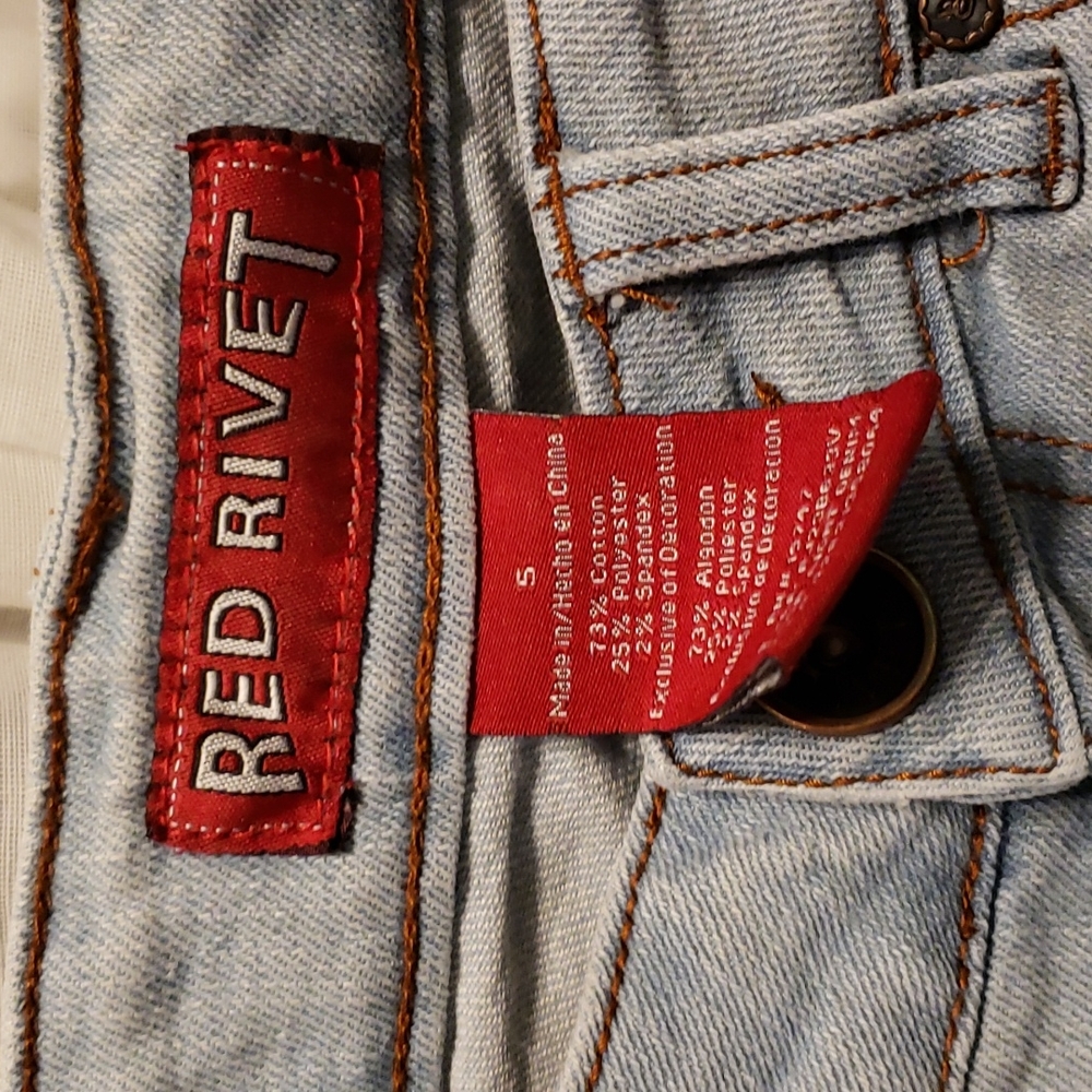 Red Rivet Capris Sz 5 - Picture 5 of 5